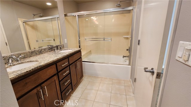 Detail Gallery Image 11 of 35 For 21301 Erwin St #424,  Woodland Hills,  CA 91367 - 2 Beds | 2 Baths