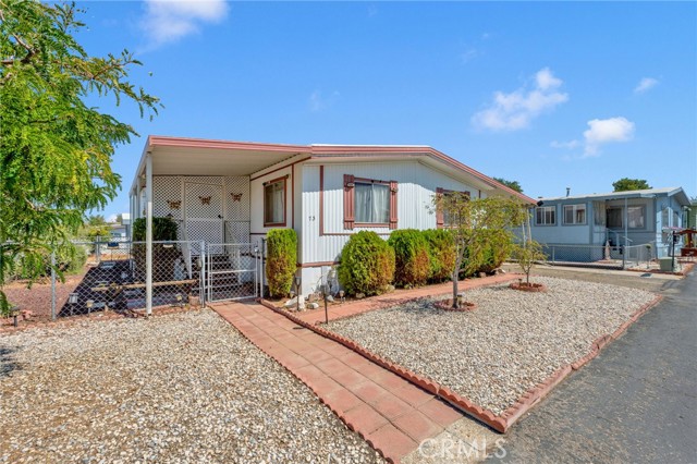 11414 Serra Rd, Apple Valley CA: https://media.crmls.org/medias/bcfe8c5a-bc35-408b-97df-a2c6420622e7.jpg