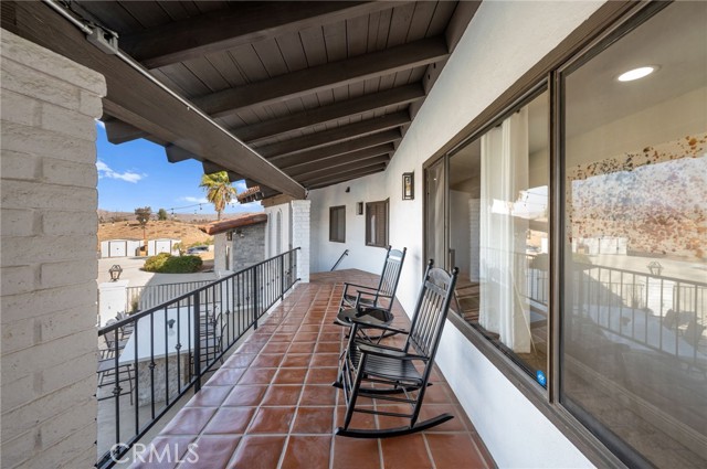 38225 Camino Sierra Road, Temecula CA: https://media.crmls.org/medias/bcff00e6-5239-4750-8894-6d4909b9b32e.jpg