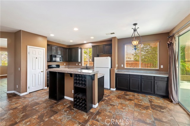 Detail Gallery Image 11 of 26 For 31139 Little Camille Way, Menifee,  CA 92584 - 5 Beds | 2 Baths