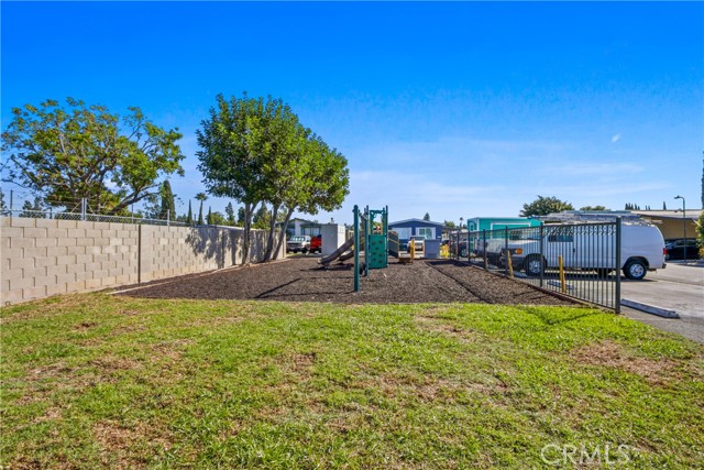 Detail Gallery Image 24 of 25 For 320 N Park Vista #26, Anaheim,  CA 92806 - 3 Beds | 2 Baths