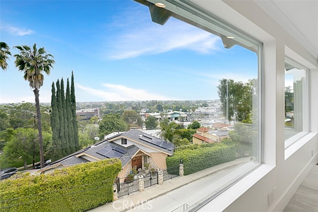 11354 Sunshine Terrace, Studio City CA: https://media.crmls.org/medias/bd014bcd-f5c4-4210-8684-f24416d7b0eb.jpg