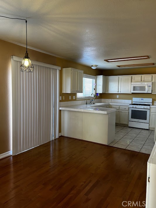 Detail Gallery Image 9 of 11 For 1009 Sunbeam Ln, Corona,  CA 92881 - 3 Beds | 2/1 Baths