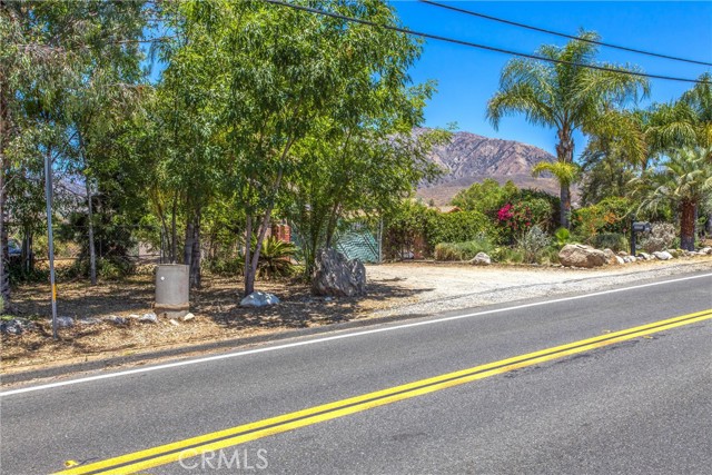 32272 Florida Avenue, Mentone CA: https://media.crmls.org/medias/bd056176-2c65-46d8-874e-f85abcc0d592.jpg