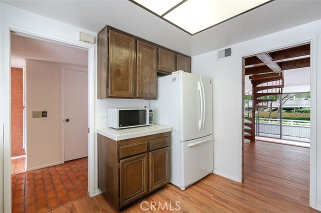 Detail Gallery Image 13 of 28 For 12 Barlovento Ct, Newport Beach,  CA 92663 - 2 Beds | 2 Baths