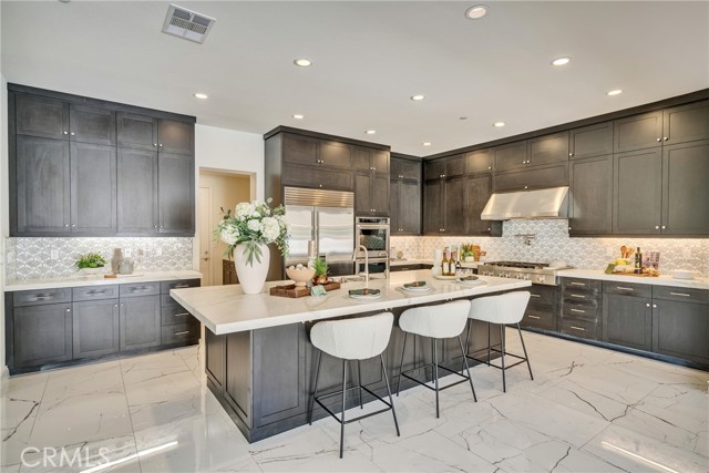 5437 Heritage Oak Drive, Lake Forest CA: https://media.crmls.org/medias/bd0651ea-8d1d-47d1-a2ed-82fe9a0c880f.jpg