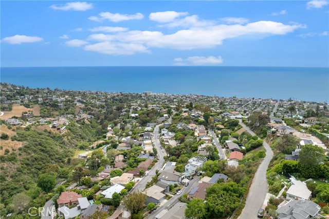 1385 Terrace Way, Laguna Beach CA: https://media.crmls.org/medias/bd06c849-f4bc-4413-9973-e4979b3ea1ba.jpg