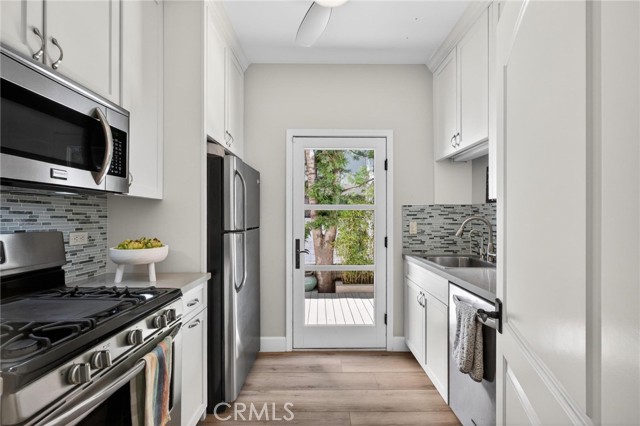 Image 33 of 75 For 1001 4th  