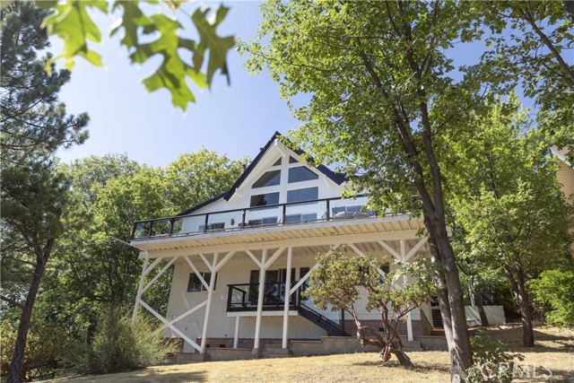 27792 West Shore Road, Lake Arrowhead CA: https://media.crmls.org/medias/bd077a12-1482-46c5-bcd4-1e69ce3db805.jpg
