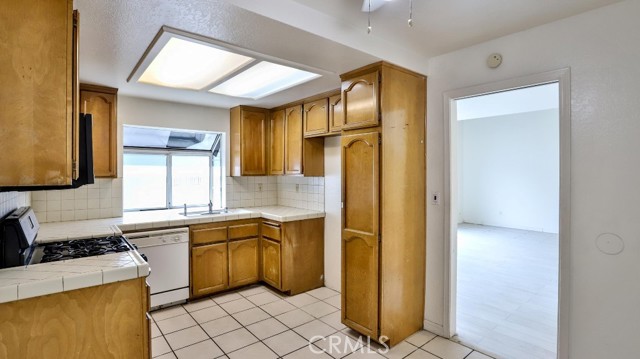 Detail Gallery Image 6 of 16 For 8151 Larson Ave #13,  Garden Grove,  CA 92844 - 2 Beds | 2/1 Baths