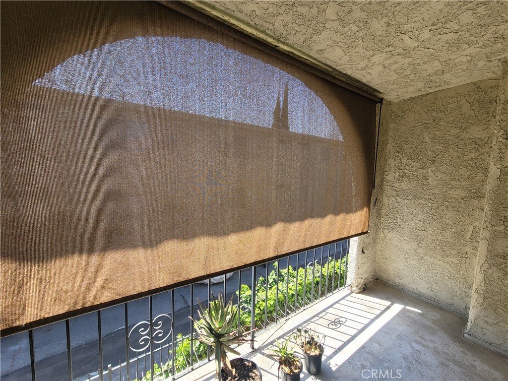 https://media.crmls.org/medias/bd0a0005-fcf4-4656-95a5-863f18603d98.jpg?preset=X-Large
