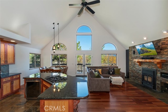 1214 Portillo, Lake Arrowhead CA: https://media.crmls.org/medias/bd0b0106-c28c-41ac-b251-00bc919cc275.jpg