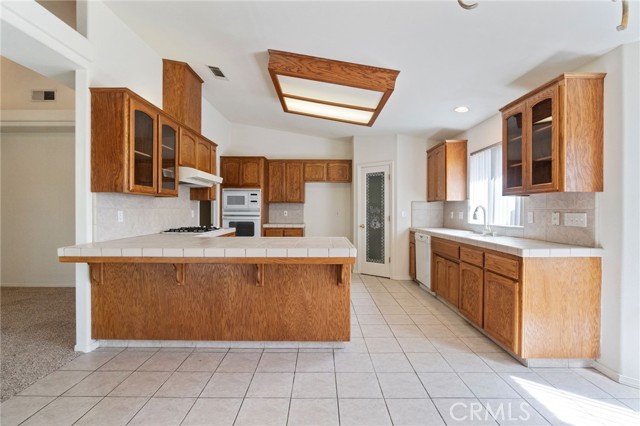 122 East, Madera CA: https://media.crmls.org/medias/bd0bbe30-a9f0-4ac0-b44f-39d97394c462.jpg