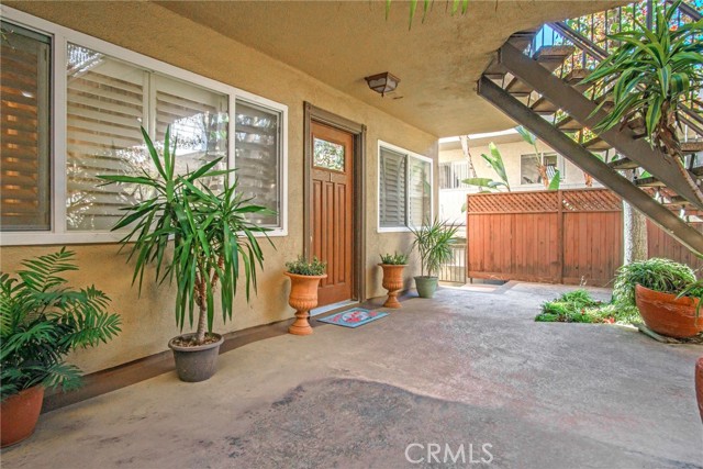 551 West Stocker Street, 1 photo 4