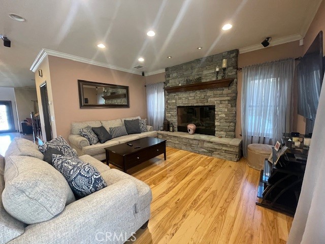 Detail Gallery Image 12 of 41 For 10066 Golden Oaks, Tujunga,  CA 91042 - 4 Beds | 3/1 Baths