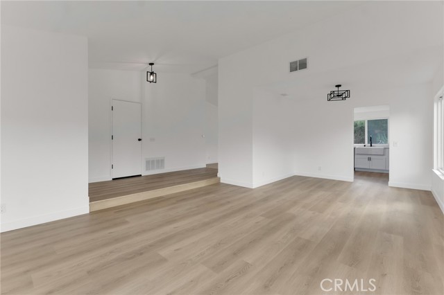 Detail Gallery Image 6 of 43 For 13754 Bear Valley Rd, Moorpark,  CA 93021 - 3 Beds | 2 Baths