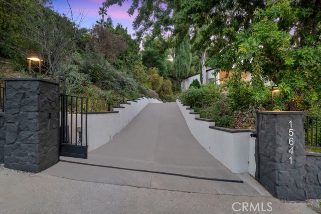 Detail Gallery Image 51 of 72 For 15641 High Knoll Rd, Encino,  CA 91436 - 5 Beds | 4/1 Baths