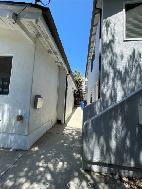 11565 Iowa Avenue, Los Angeles CA: https://media.crmls.org/medias/bd0d722a-d90a-4f87-9f42-4433934c3f44.jpg