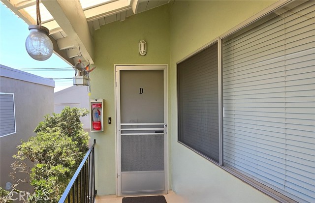 Detail Gallery Image 2 of 16 For 1214 Agate St #D,  Redondo Beach,  CA 90277 - 1 Beds | 1 Baths
