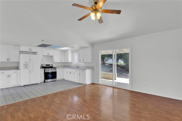 Detail Gallery Image 12 of 44 For 12421 Spring Valley Pkwy, Victorville,  CA 92395 - 4 Beds | 3 Baths