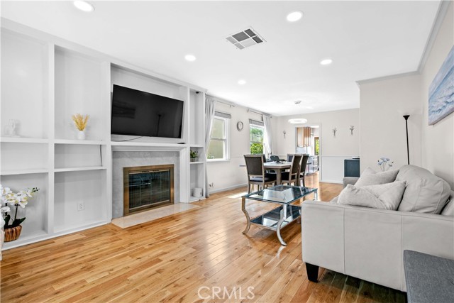 3348 Burritt Way, La Crescenta CA: https://media.crmls.org/medias/bd0f44d3-6f81-4add-868b-039c3d2ec203.jpg