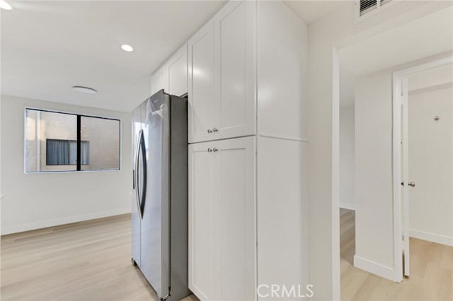 Detail Gallery Image 13 of 41 For 18423 Collins St a,  Tarzana,  CA 91356 - 2 Beds | 1/1 Baths