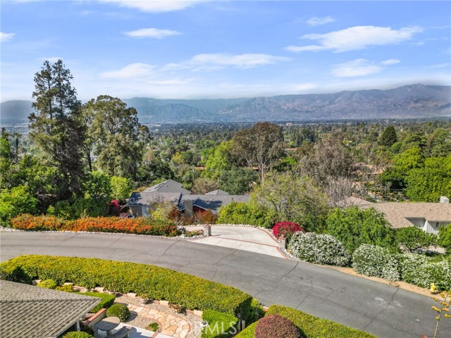 1215 Mira Monte Drive, Redlands CA: https://media.crmls.org/medias/bd0f5e07-75f5-457d-b577-439fe292d015.jpg