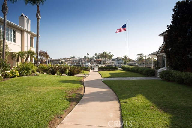 Detail Gallery Image 14 of 17 For 61 Beacon Bay, Newport Beach,  CA 92660 - 4 Beds | 2 Baths