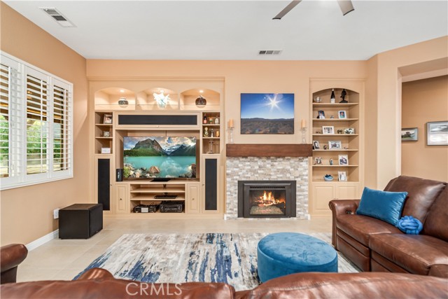 41703 Firenze Street, Lancaster CA: https://media.crmls.org/medias/bd1102f2-9e0e-40fa-8f90-7a760f950e6e.jpg
