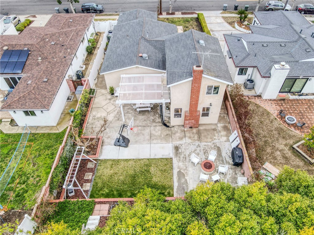 https://media.crmls.org/medias/bd111882-7fff-4f57-88fb-f8a11c991028.jpg?preset=X-Large