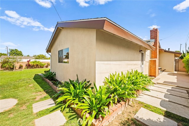 6051 Santa Barbara Avenue, Garden Grove CA: https://media.crmls.org/medias/bd1127a6-f5a1-4007-b606-5a3b2063bd95.jpg