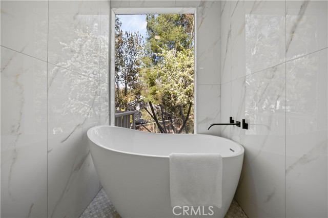 22846 Belquest Drive, Lake Forest CA: https://media.crmls.org/medias/bd11b1fd-c5de-455a-bd7f-d645ae58130c.jpg
