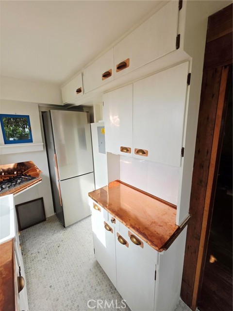 1403 Avon Park, Los Angeles CA: https://media.crmls.org/medias/bd12b949-ccb8-4b2e-8227-a57f099884db.jpg