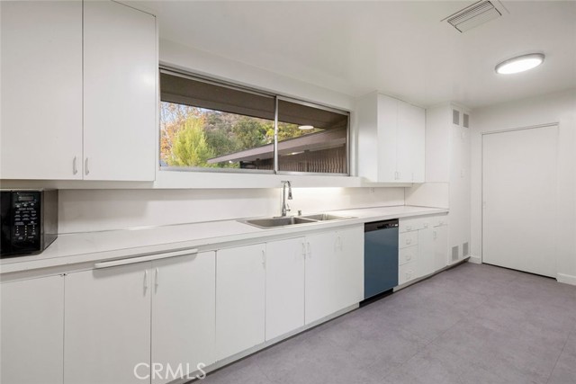 Detail Gallery Image 27 of 69 For 5260 Gould Ave, La Canada Flintridge,  CA 91011 - 3 Beds | 3 Baths