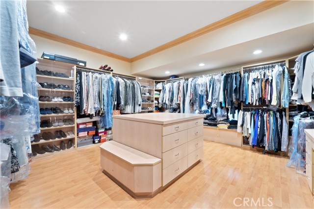 6011 Paseo La Vista, Woodland Hills CA: https://media.crmls.org/medias/bd149c64-b480-43af-be9a-435a60f5c978.jpg