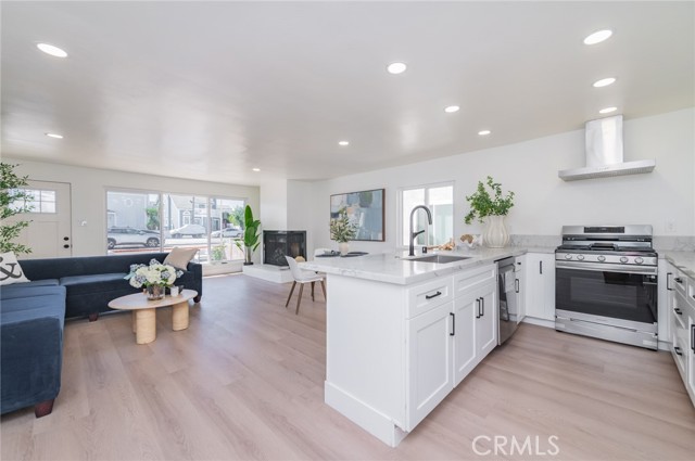 Detail Gallery Image 8 of 53 For 920 W Balboa, Newport Beach,  CA 92661 - 4 Beds | 4 Baths