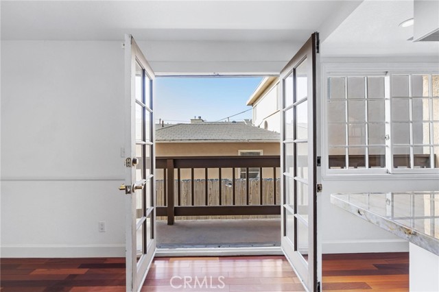 Detail Gallery Image 17 of 35 For 1515 Artesia #2,  Manhattan Beach,  CA 90266 - 2 Beds | 3 Baths