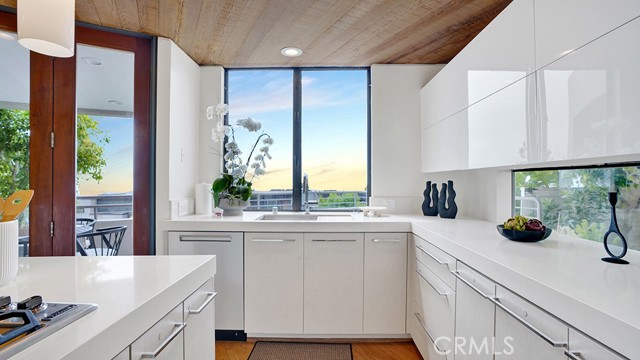 741 Marlin, Laguna Beach CA: https://media.crmls.org/medias/bd1616e2-5086-45c0-8d26-d6bab60c97bd.jpg
