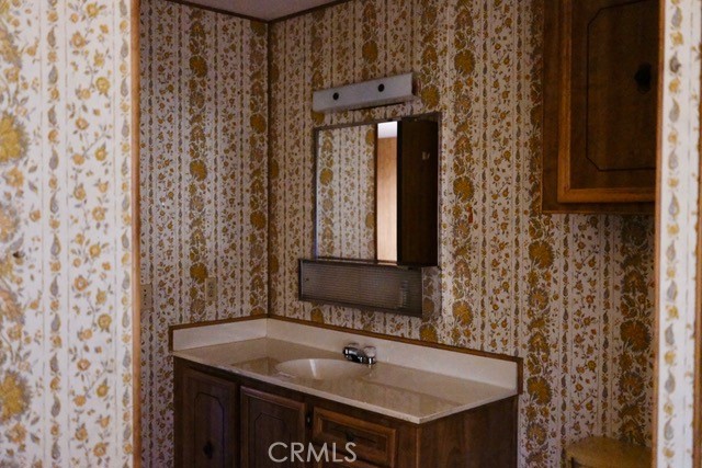 https://media.crmls.org/medias/bd1637dc-3410-43e1-ac21-75359101f858.jpg?preset=X-Large