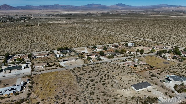 Detail Gallery Image 7 of 9 For 781 Zircon Rd, Lucerne Valley,  CA 92356 - – Beds | – Baths