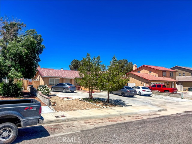 11576 Star Street, Adelanto CA: https://media.crmls.org/medias/bd170480-1bf3-4131-9326-bd207beee3dd.jpg