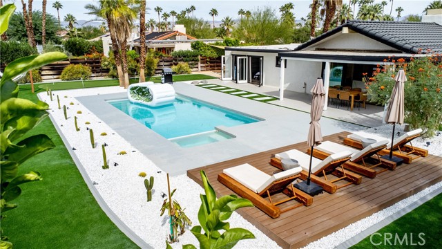 515 N Burton Way, Palm Springs CA: https://media.crmls.org/medias/bd178c51-d01f-4618-8414-e0bd37cf84ef.jpg