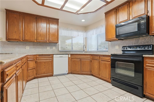 Detail Gallery Image 15 of 33 For 22170 Mustang Ct, Canyon Lake,  CA 92585 - 3 Beds | 2 Baths