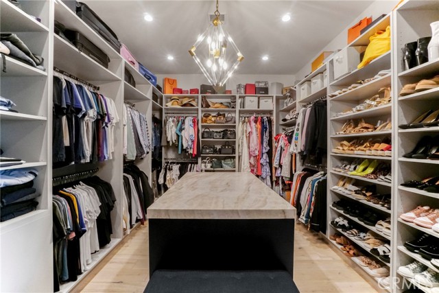 4961 Edgerton Avenue, Encino CA: https://media.crmls.org/medias/bd185039-d2ac-48ff-ba2a-4a394752597d.jpg