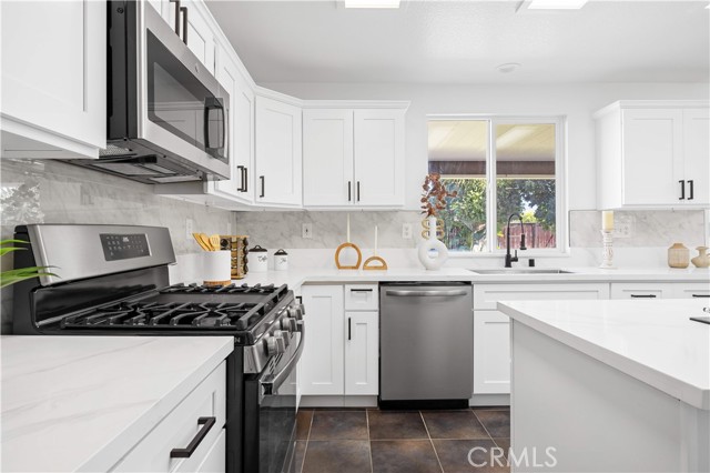 Detail Gallery Image 18 of 47 For 23296 Tulip Ct, Corona,  CA 92883 - 4 Beds | 2/1 Baths