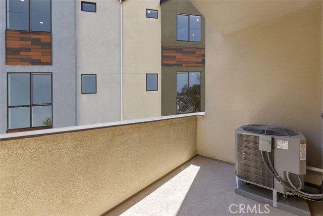 5868 Linden Ave Avenue, Long Beach CA: https://media.crmls.org/medias/bd18f89d-b6dd-43b5-b81b-d926f192300c.jpg