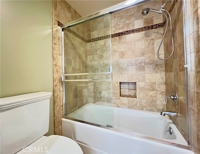 Detail Gallery Image 23 of 32 For 125 N Raymond Ave #404,  Pasadena,  CA 91103 - 2 Beds | 3 Baths