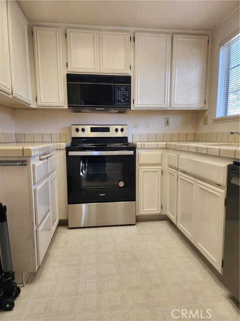 Detail Gallery Image 6 of 27 For 19111 Palo Verde Dr, Apple Valley,  CA 92308 - 2 Beds | 2 Baths