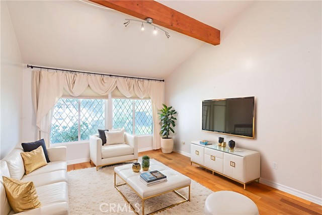 24302 Vista Ridge Drive, Valencia CA: https://media.crmls.org/medias/bd1b04c4-374b-4165-ae73-51c9dcf6786e.jpg