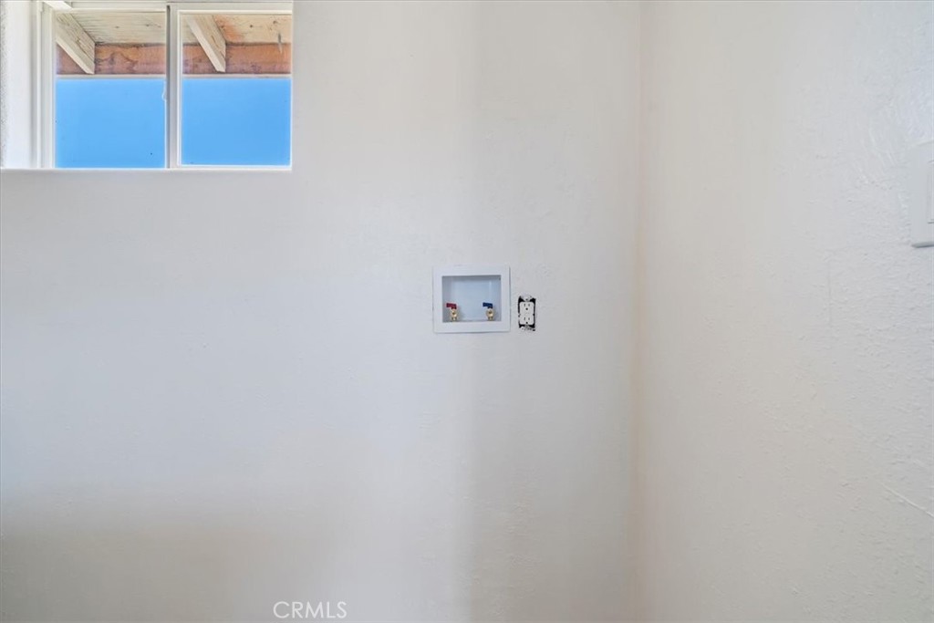 https://media.crmls.org/medias/bd1b3eec-69cc-4e3b-b41b-e36890605d32.jpg?preset=X-Large